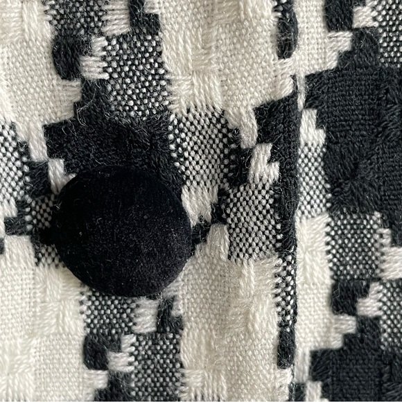 Vintage Chic Black and White Houndstooth Blazer - Picture 4 of 11